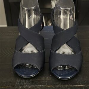Bandolino Blue Heels Classic